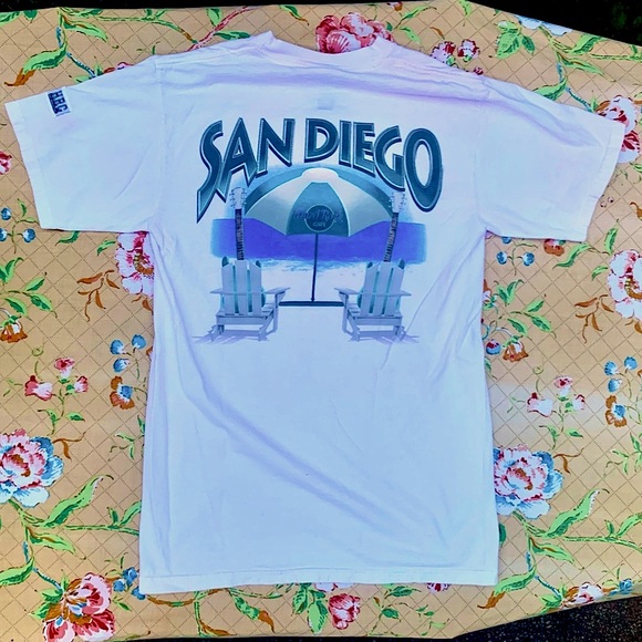 🎸Hard Rock Cafe San Diego CA 🏝️ Guitars in Paradise 🏝️ Vintage Graphic Tee 🎸 - Picture 1 of 12